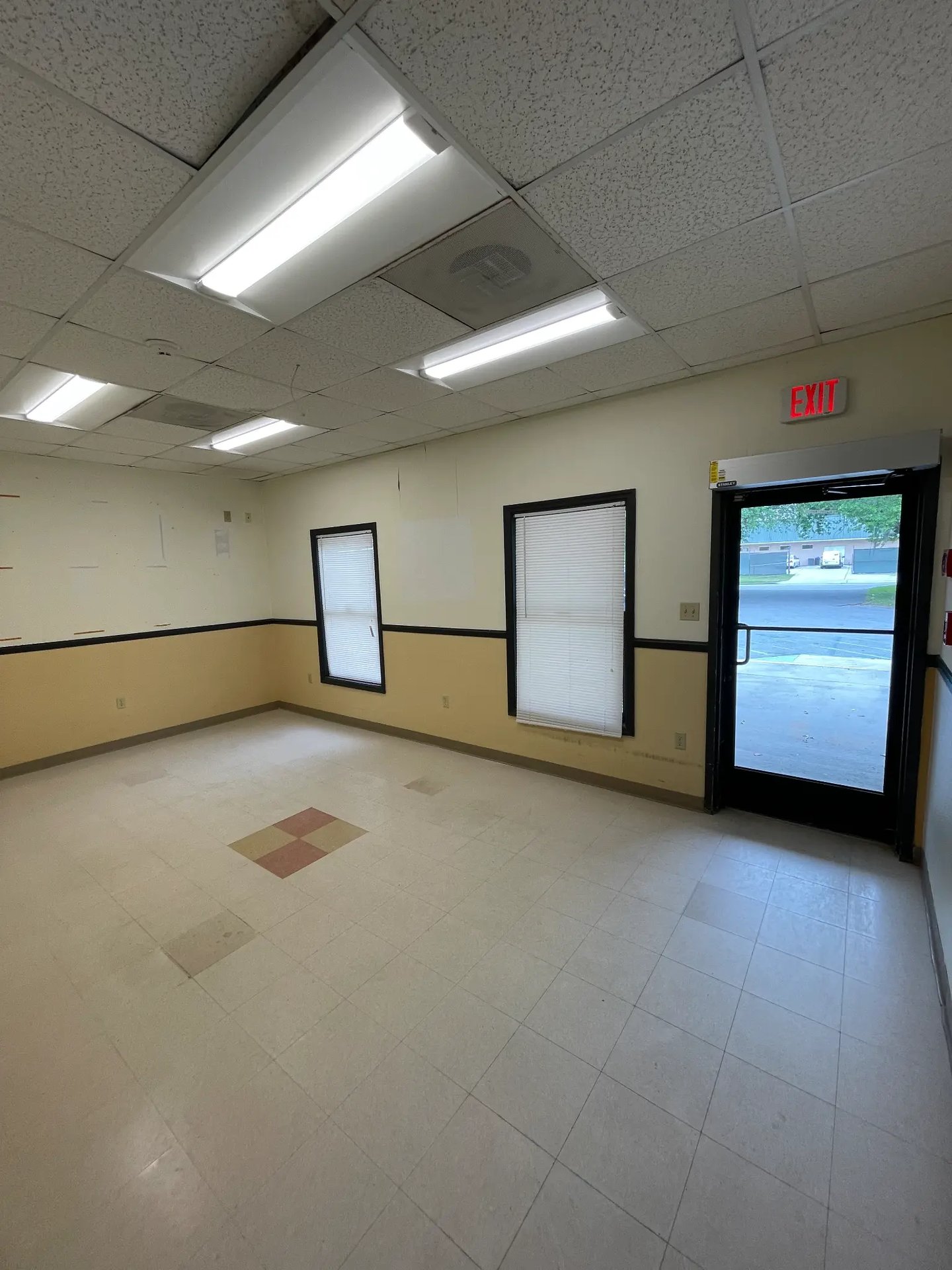 Staff lounge / break room